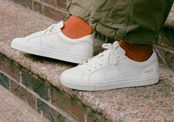 HOW TO GET YOUR WHITE SNEAKERS LOOKING BRAND NEW?
